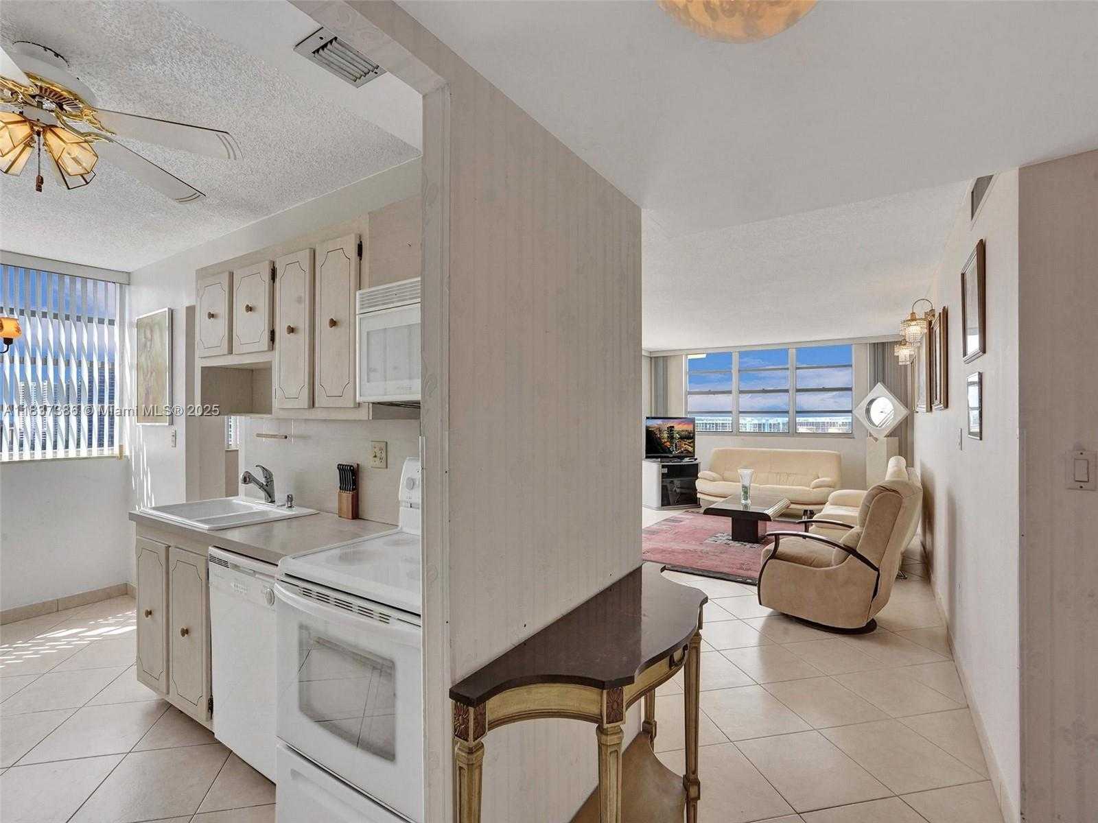 Small Image of 1833 SOUTH OCEAN DR #1511, Hallandale Beach Number 15