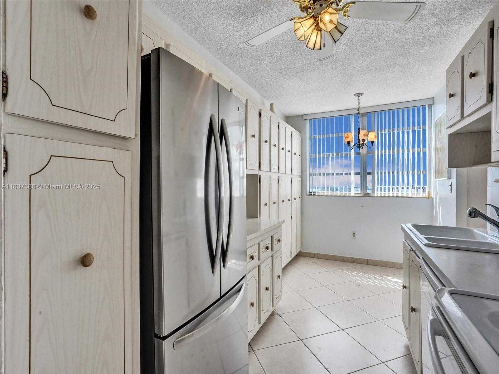 Small Image of 1833 SOUTH OCEAN DR #1511, Hallandale Beach Number 16