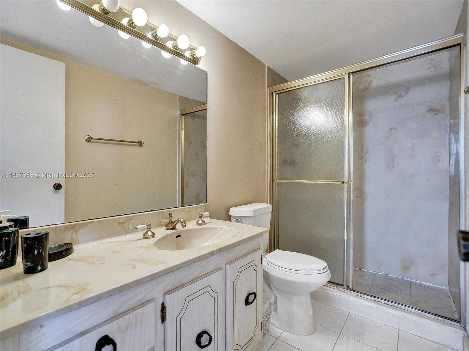 Small Image of 1833 SOUTH OCEAN DR #1511, Hallandale Beach Number 24