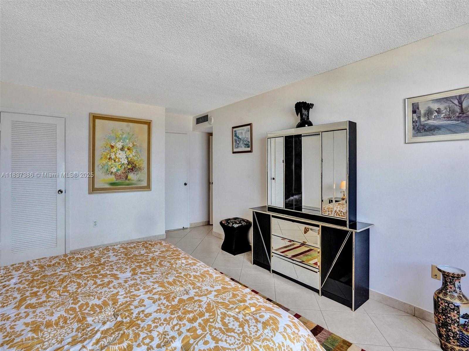 Small Image of 1833 SOUTH OCEAN DR #1511, Hallandale Beach Number 26