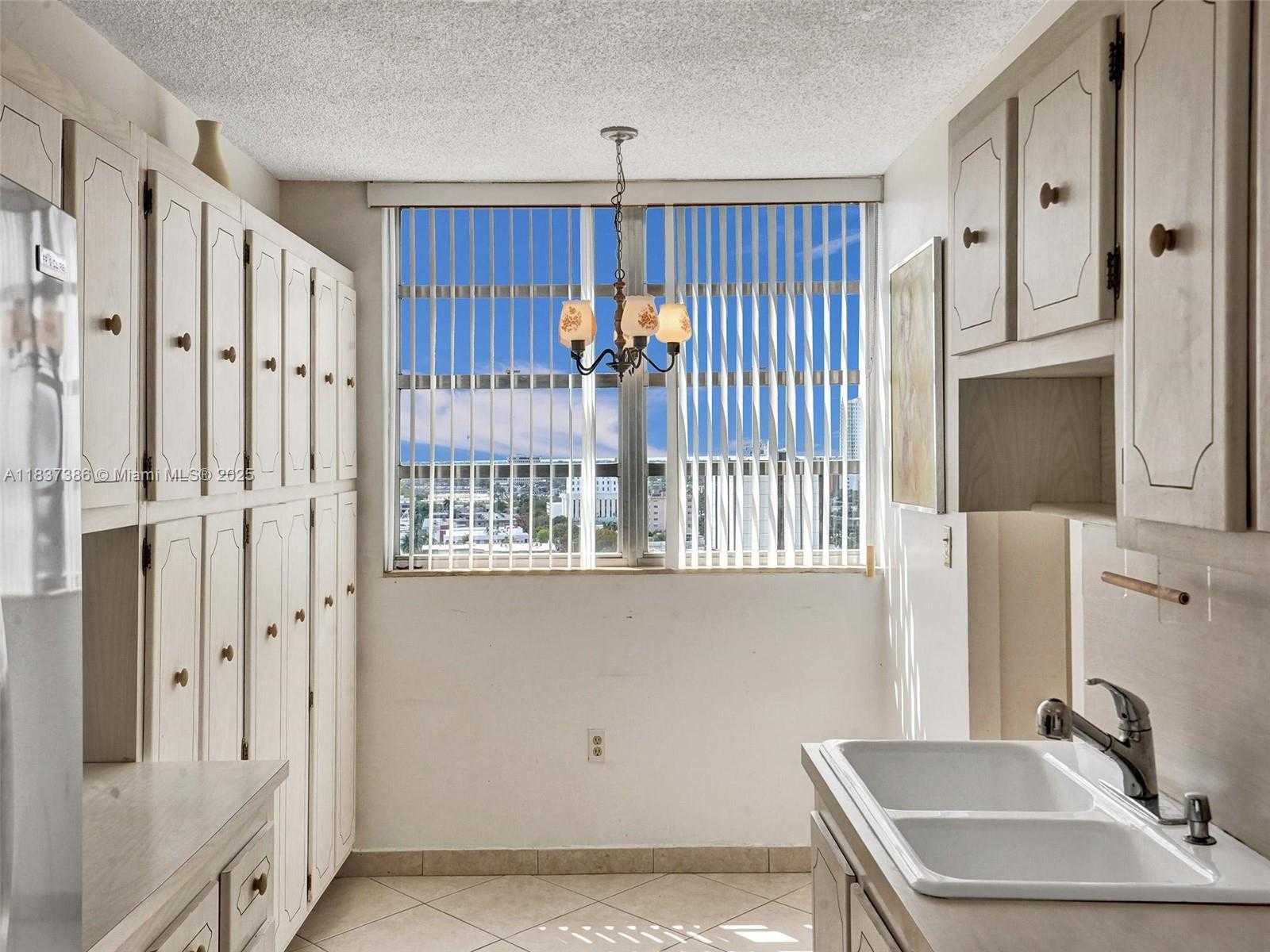 Small Image of 1833 SOUTH OCEAN DR #1511, Hallandale Beach Number 36