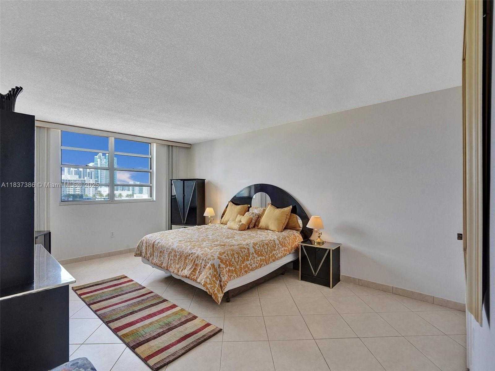 Small Image of 1833 SOUTH OCEAN DR #1511, Hallandale Beach Number 7
