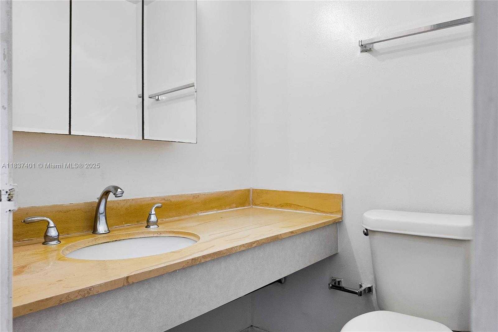 Small Image of 1980 SOUTH OCEAN DR #17L, Hallandale Beach Number 4