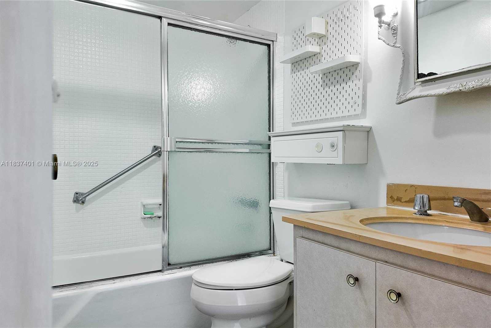 Small Image of 1980 SOUTH OCEAN DR #17L, Hallandale Beach Number 8
