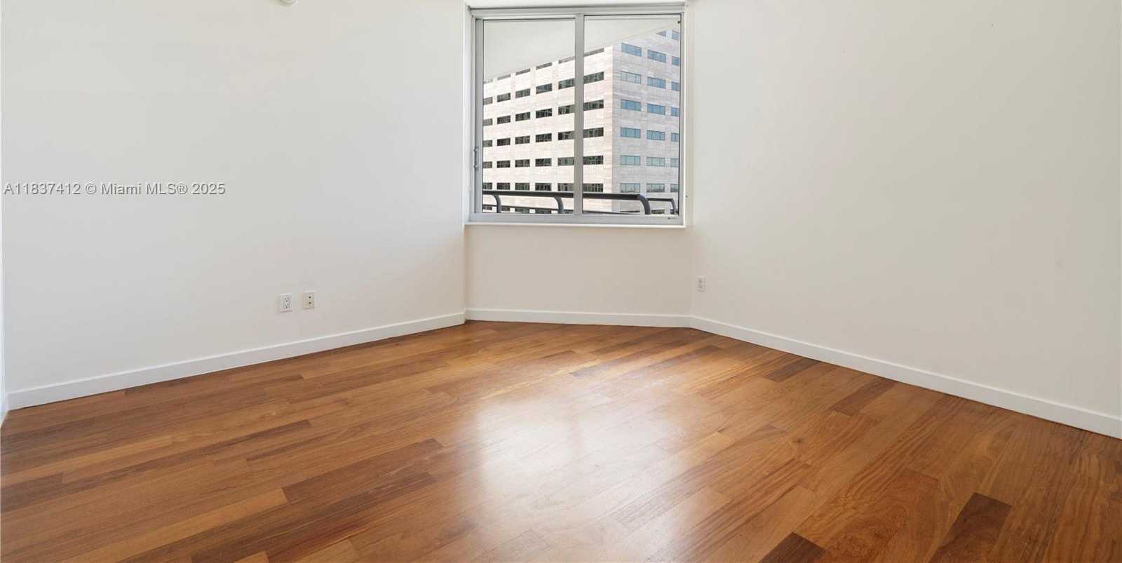 Small Image of 325 SOUTH BISCAYNE BLVD #3322, Miami Number 12