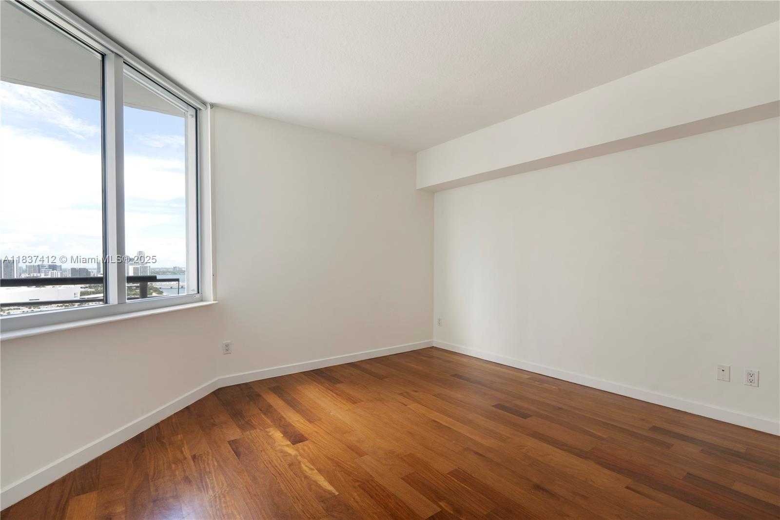 Small Image of 325 SOUTH BISCAYNE BLVD #3322, Miami Number 13