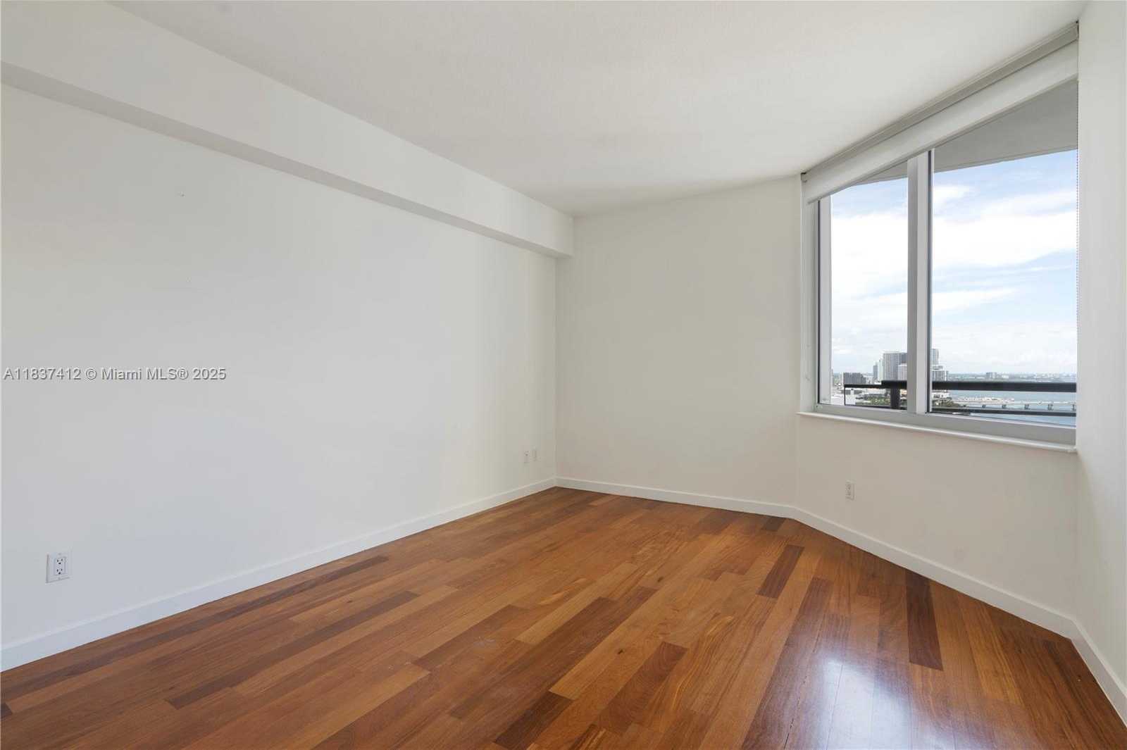 Small Image of 325 SOUTH BISCAYNE BLVD #3322, Miami Number 16