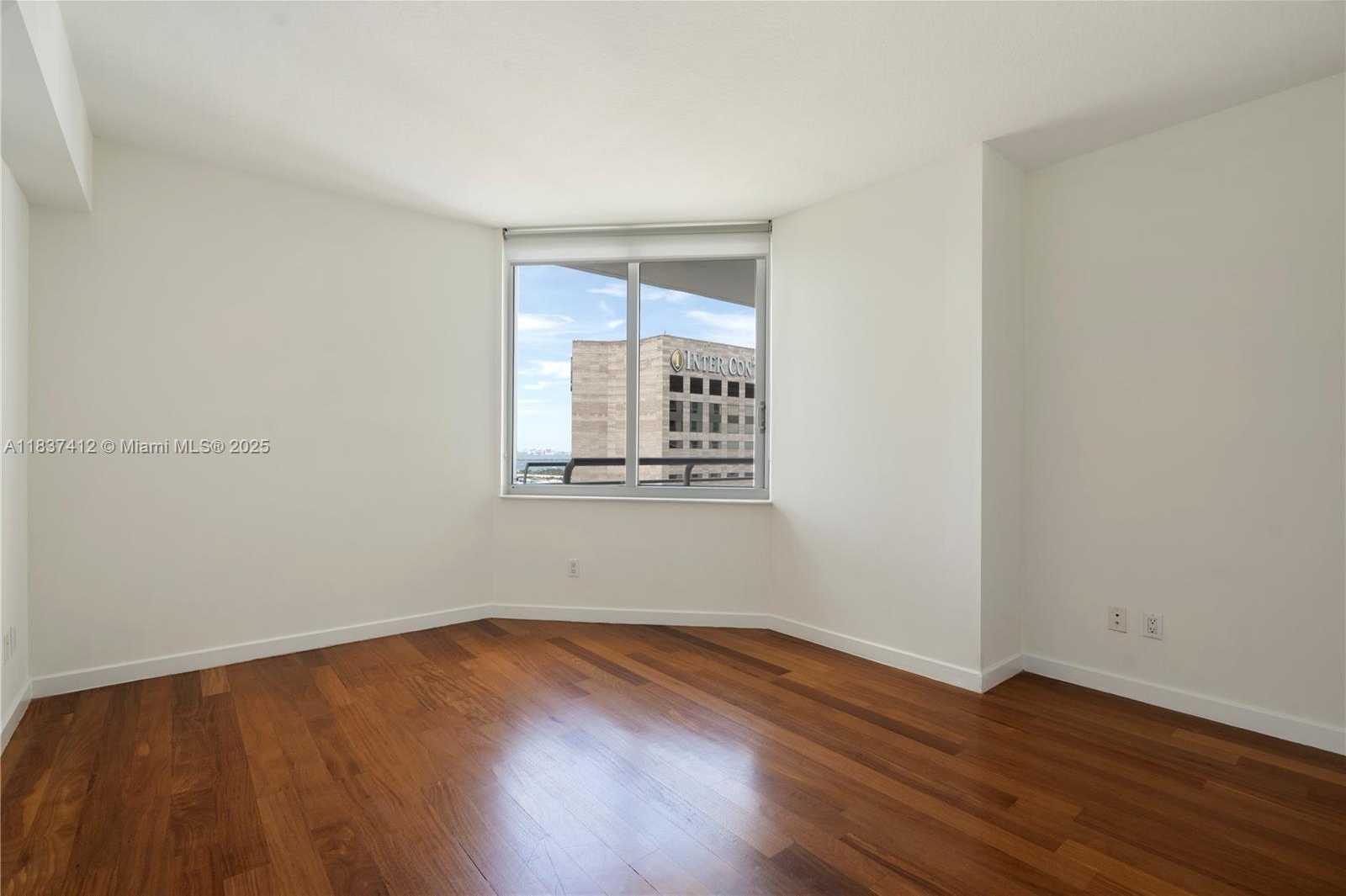 Small Image of 325 SOUTH BISCAYNE BLVD #3322, Miami Number 17