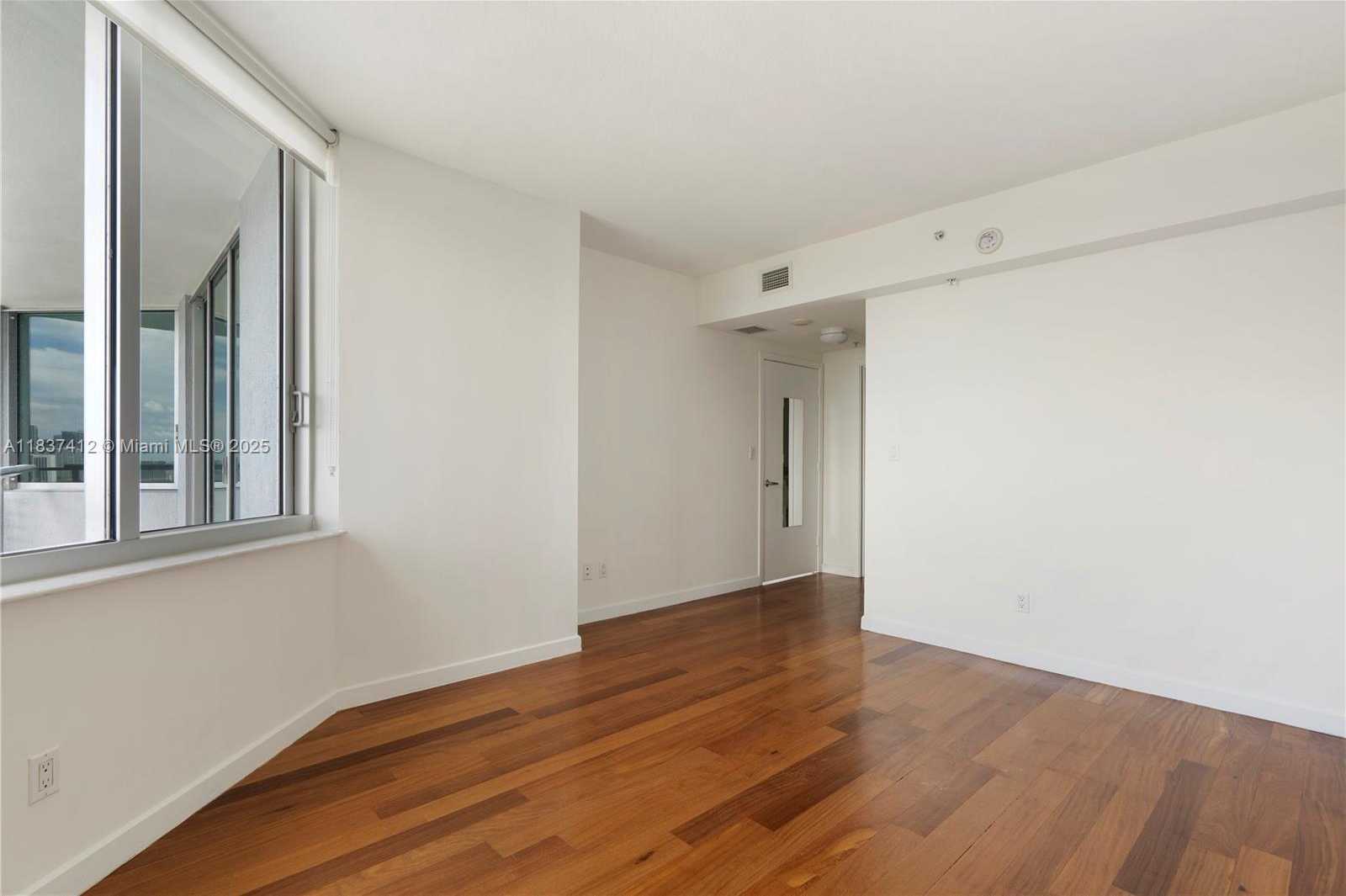 Small Image of 325 SOUTH BISCAYNE BLVD #3322, Miami Number 18
