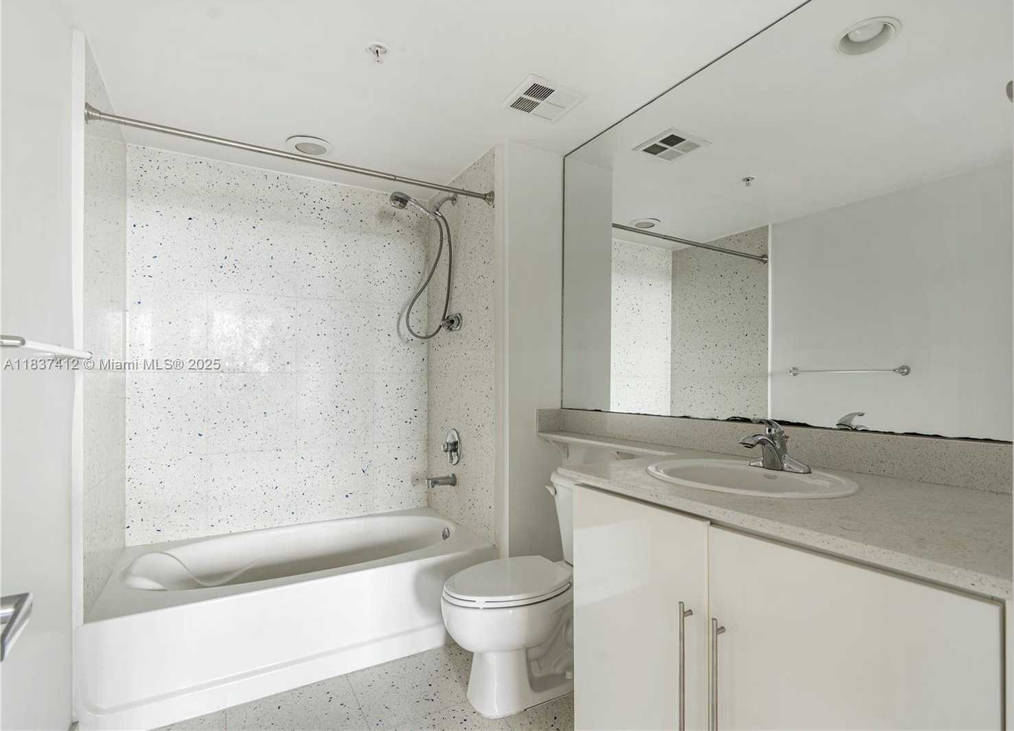 Small Image of 325 SOUTH BISCAYNE BLVD #3322, Miami Number 19