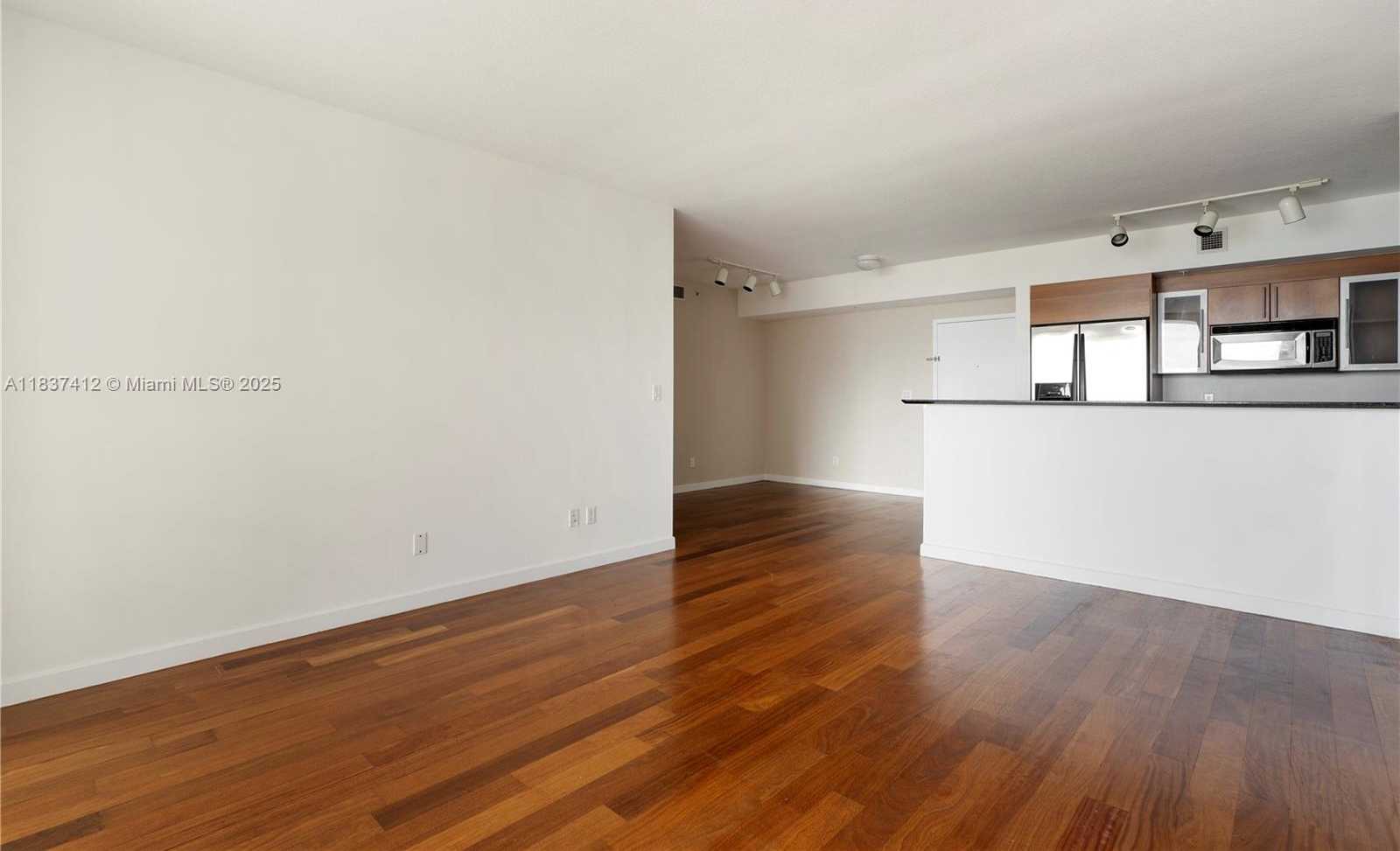 Small Image of 325 SOUTH BISCAYNE BLVD #3322, Miami Number 2
