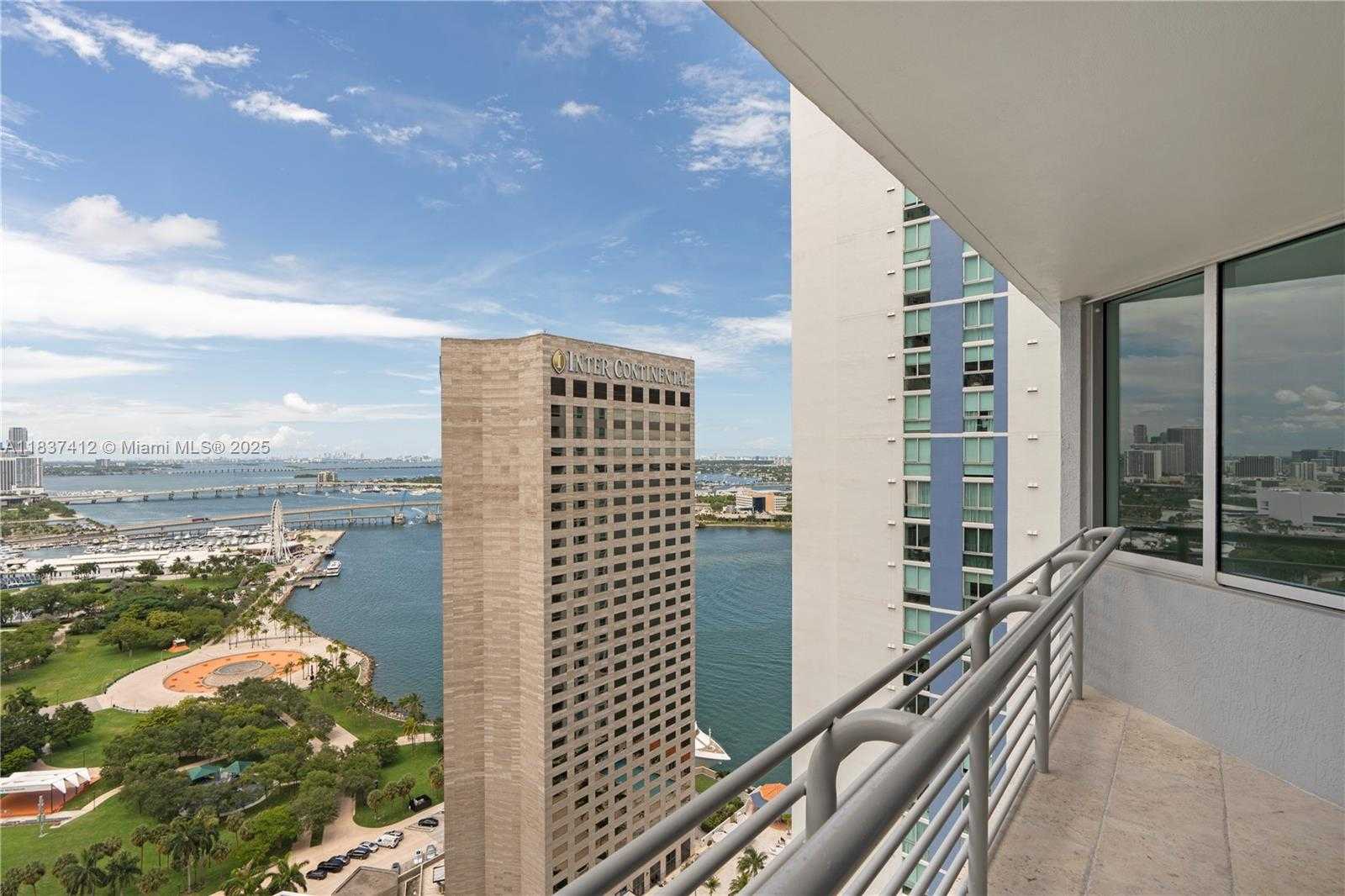 Small Image of 325 SOUTH BISCAYNE BLVD #3322, Miami Number 5