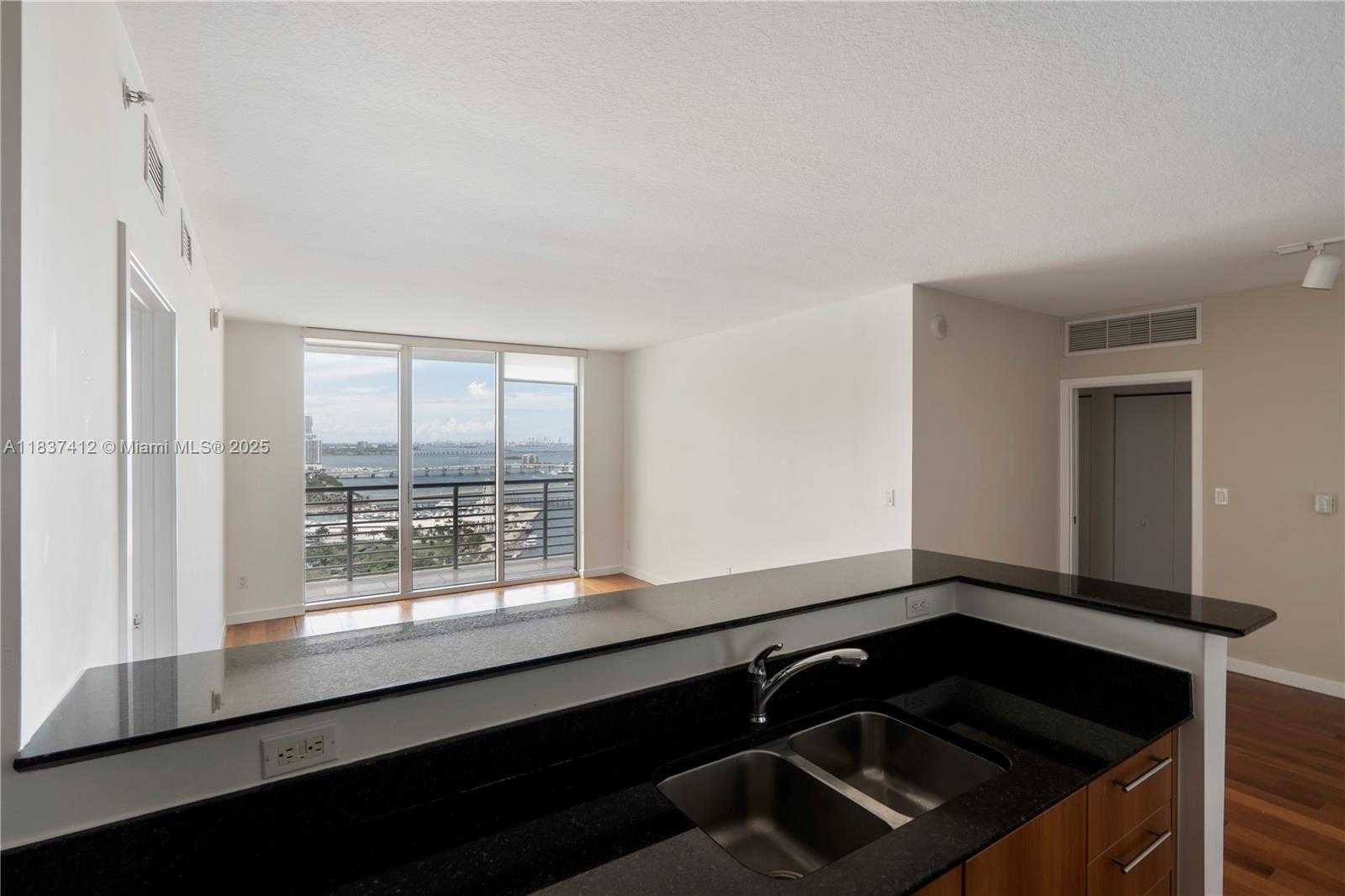 Small Image of 325 SOUTH BISCAYNE BLVD #3322, Miami Number 7
