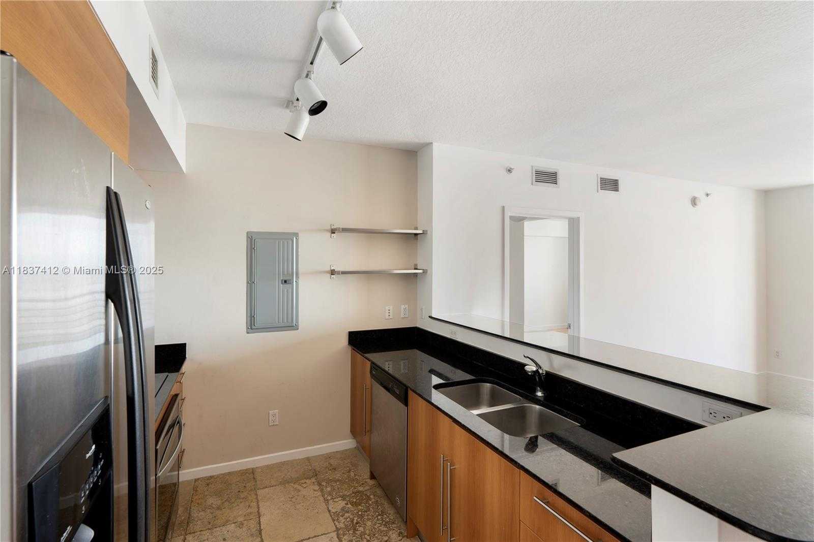 Small Image of 325 SOUTH BISCAYNE BLVD #3322, Miami Number 8