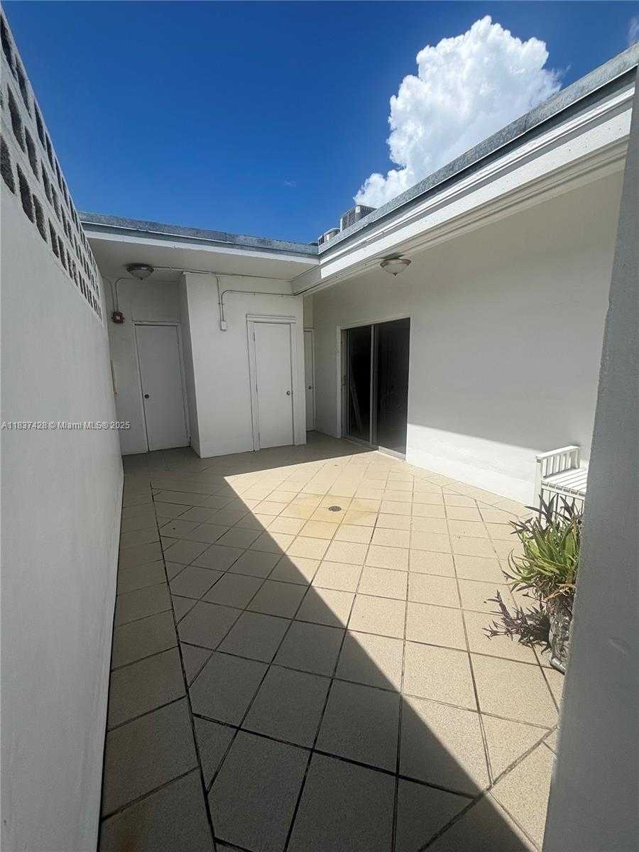 Small Image of 1519 DREXEL AVE #401, Miami Beach Number 10