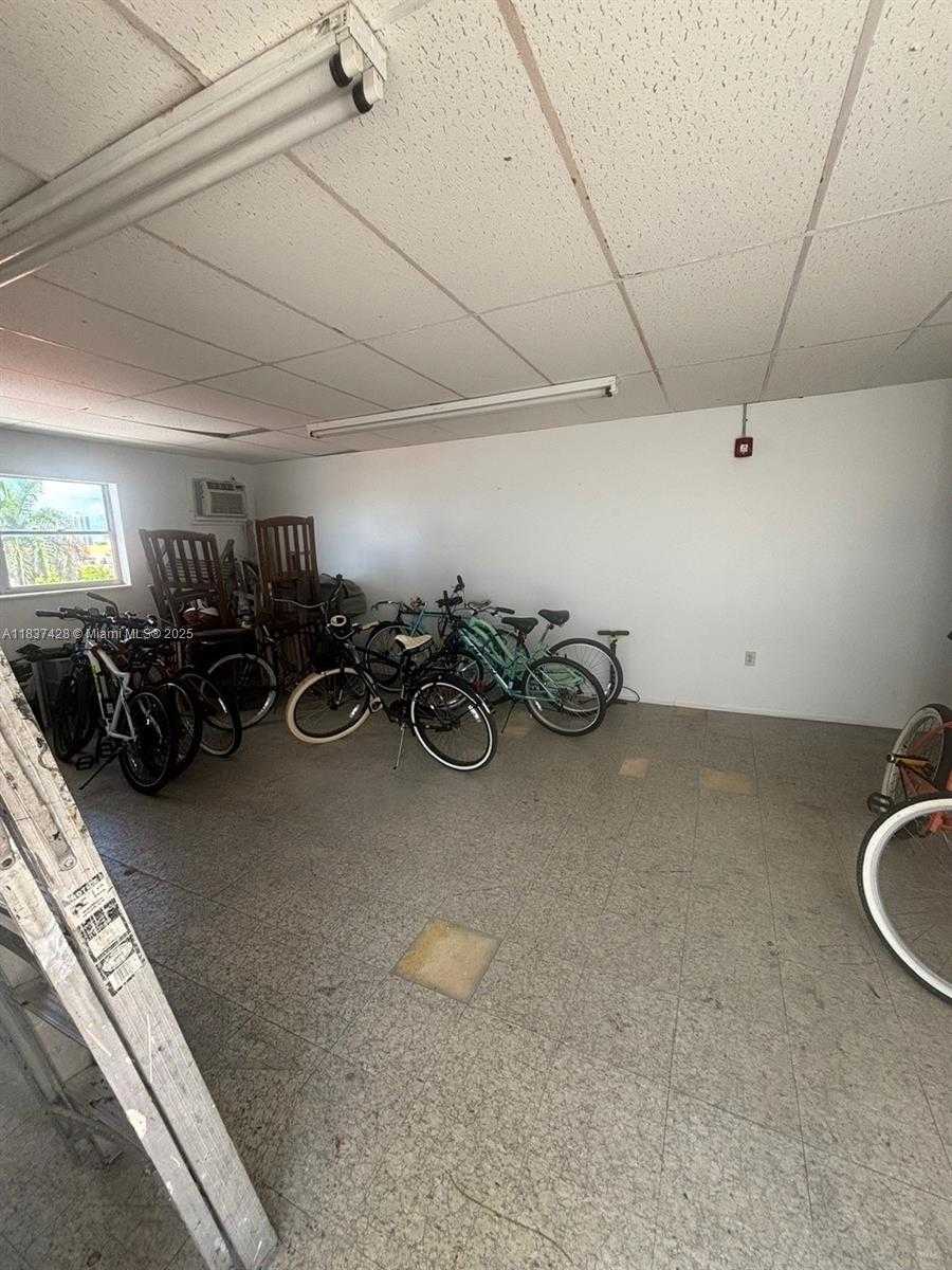 Small Image of 1519 DREXEL AVE #401, Miami Beach Number 12