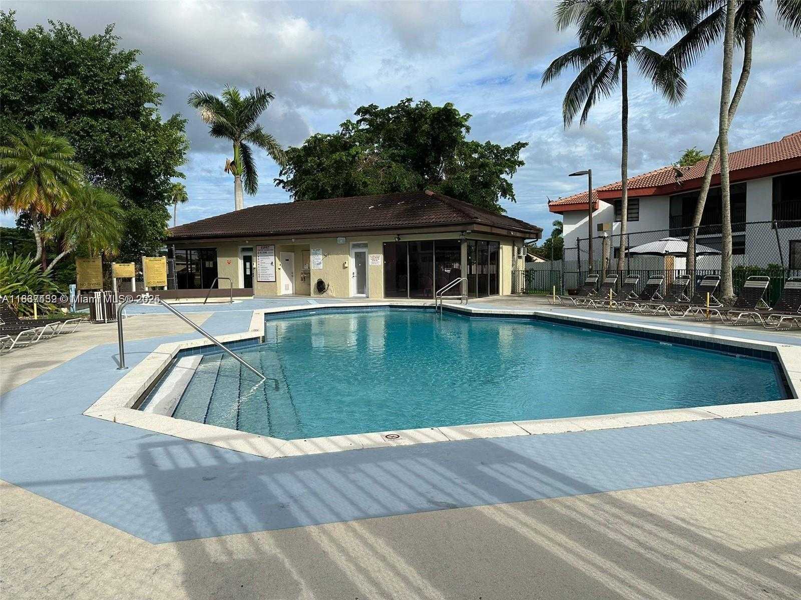 Small Image of 9620 SOUTH WEST 138TH AVE #9620, Miami Number 17