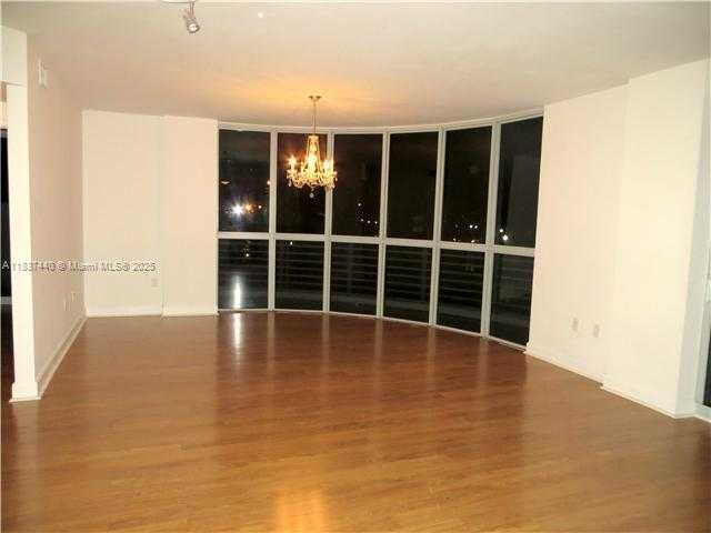 Small Image of Hollywood Number 5