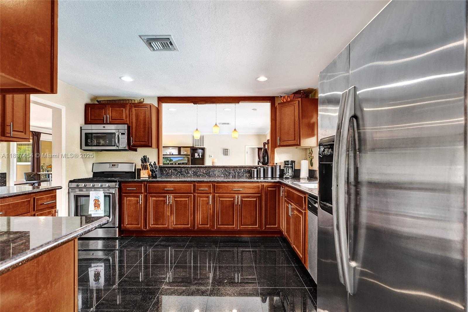 Small Image of 1155 SOUTH BISCAYNE POINT RD, Miami Beach Number 12