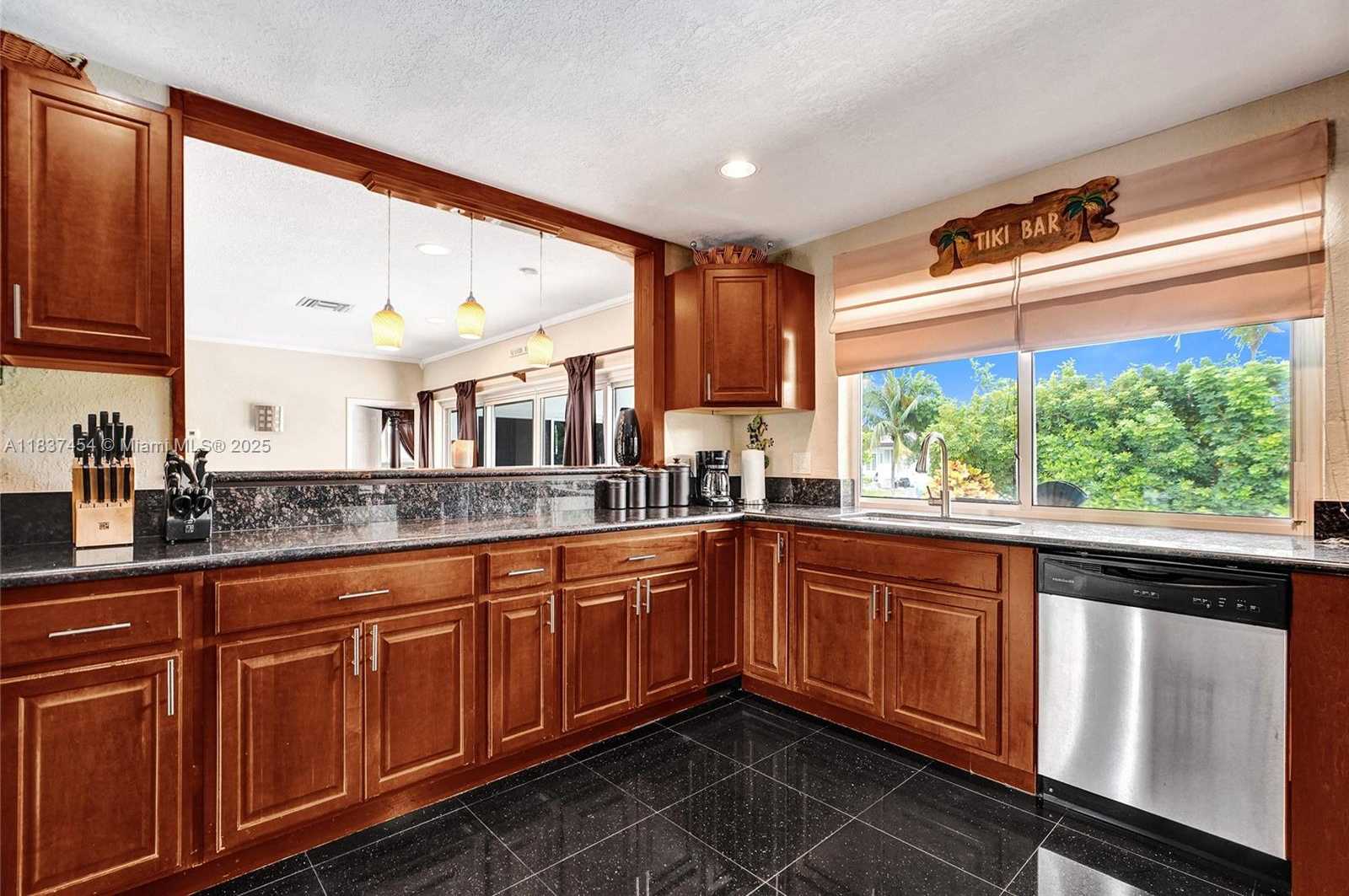 Small Image of 1155 SOUTH BISCAYNE POINT RD, Miami Beach Number 13