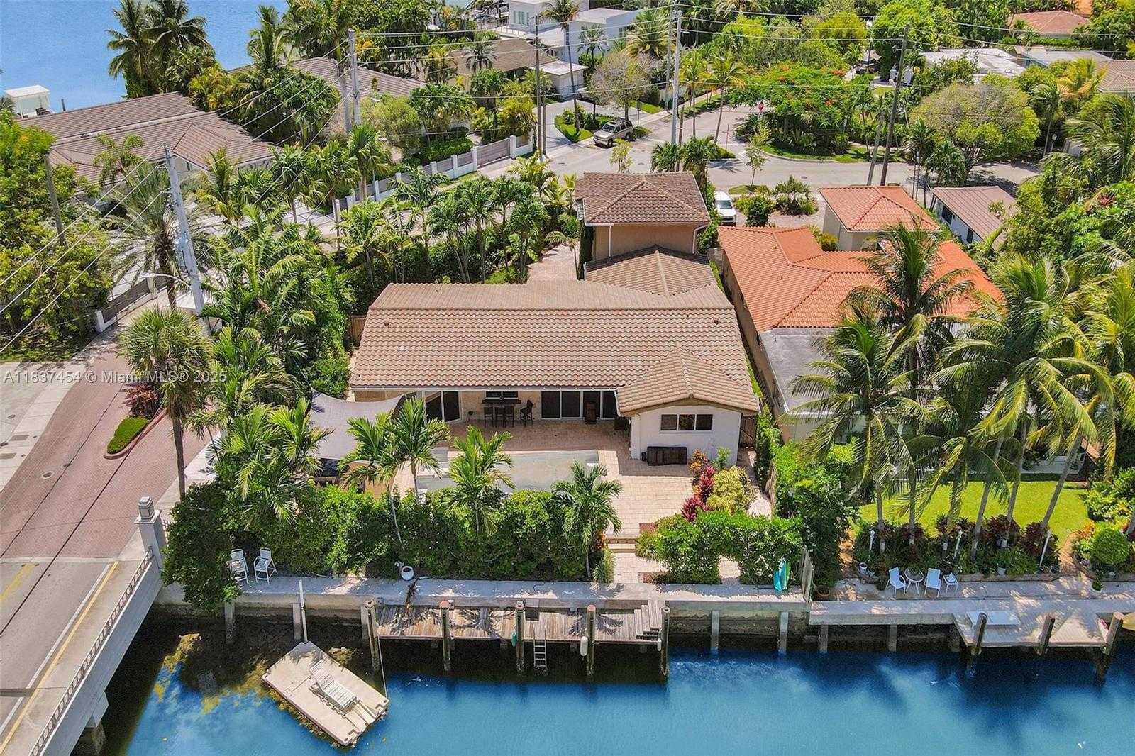 Small Image of 1155 SOUTH BISCAYNE POINT RD, Miami Beach Number 2