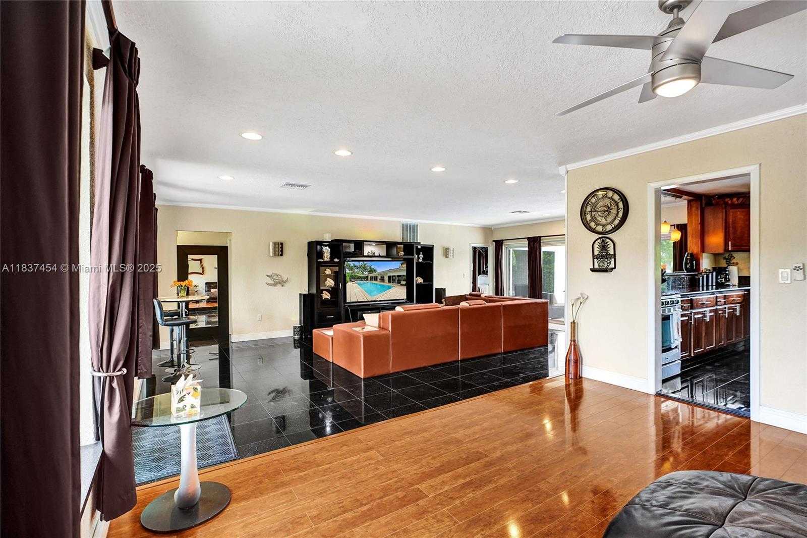 Small Image of 1155 SOUTH BISCAYNE POINT RD, Miami Beach Number 5