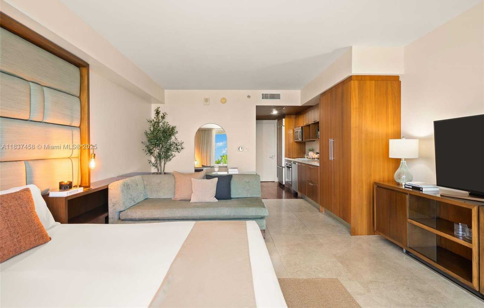 Small Image of 50 BISCAYNE BLVD #411, Miami Number 2