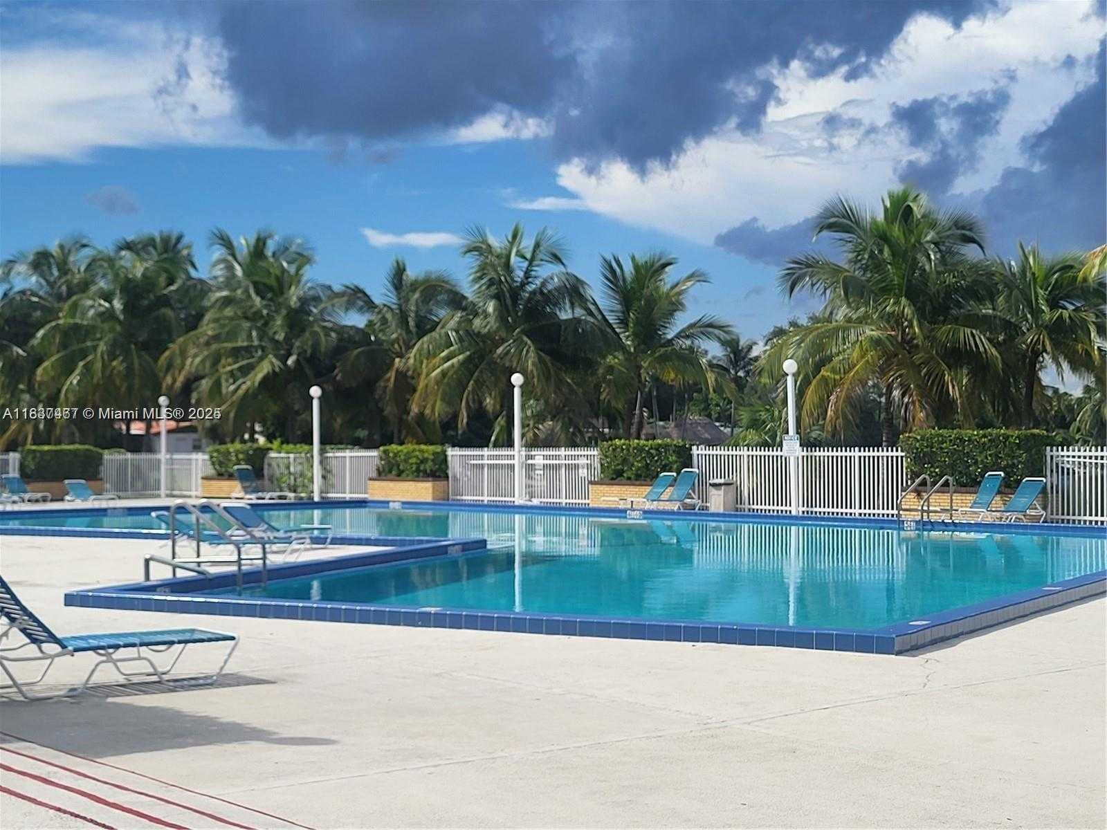 Small Image of 14301 NORTH KENDALL DR #308B, Miami Number 10