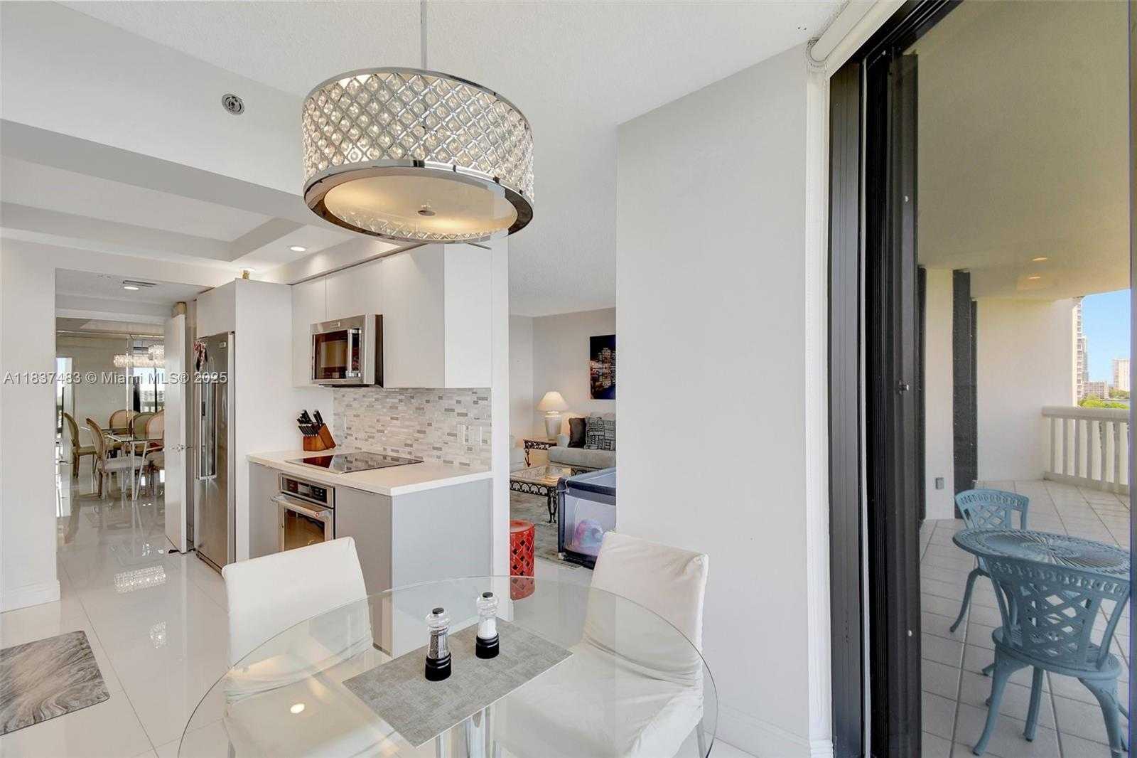 Small Image of 2000 ISLAND BLVD #808, Aventura Number 10