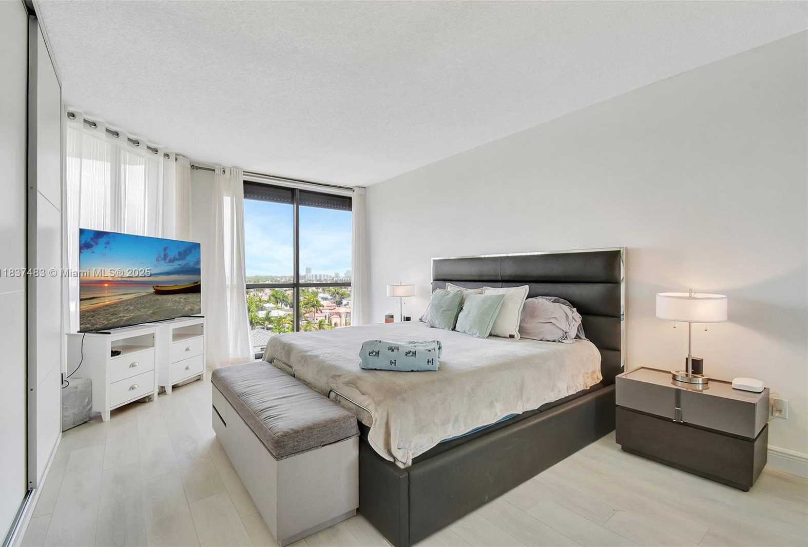 Small Image of 2000 ISLAND BLVD #808, Aventura Number 12