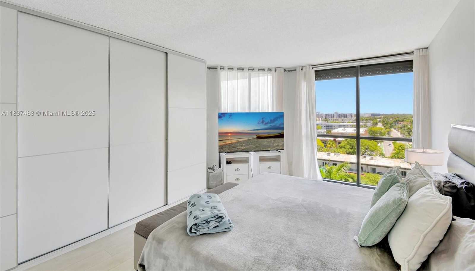 Small Image of 2000 ISLAND BLVD #808, Aventura Number 14