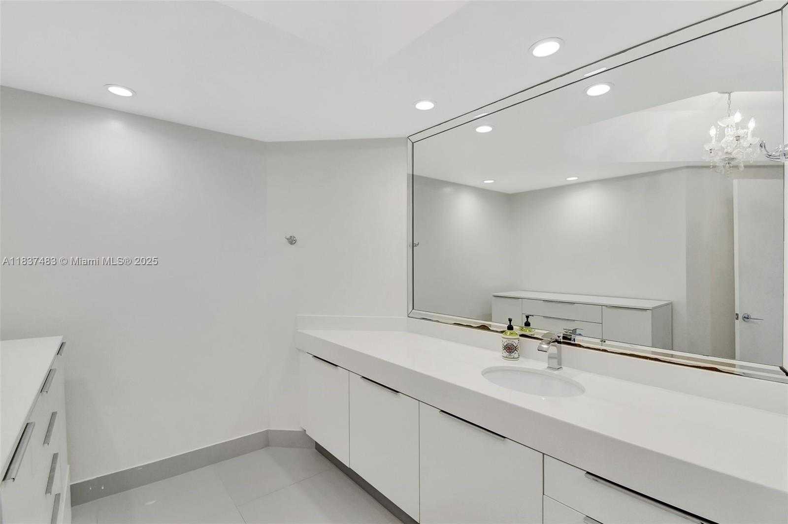 Small Image of 2000 ISLAND BLVD #808, Aventura Number 15