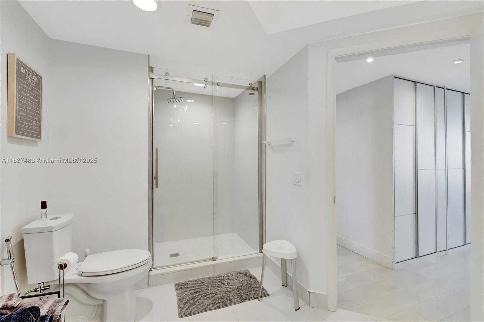 Small Image of 2000 ISLAND BLVD #808, Aventura Number 16