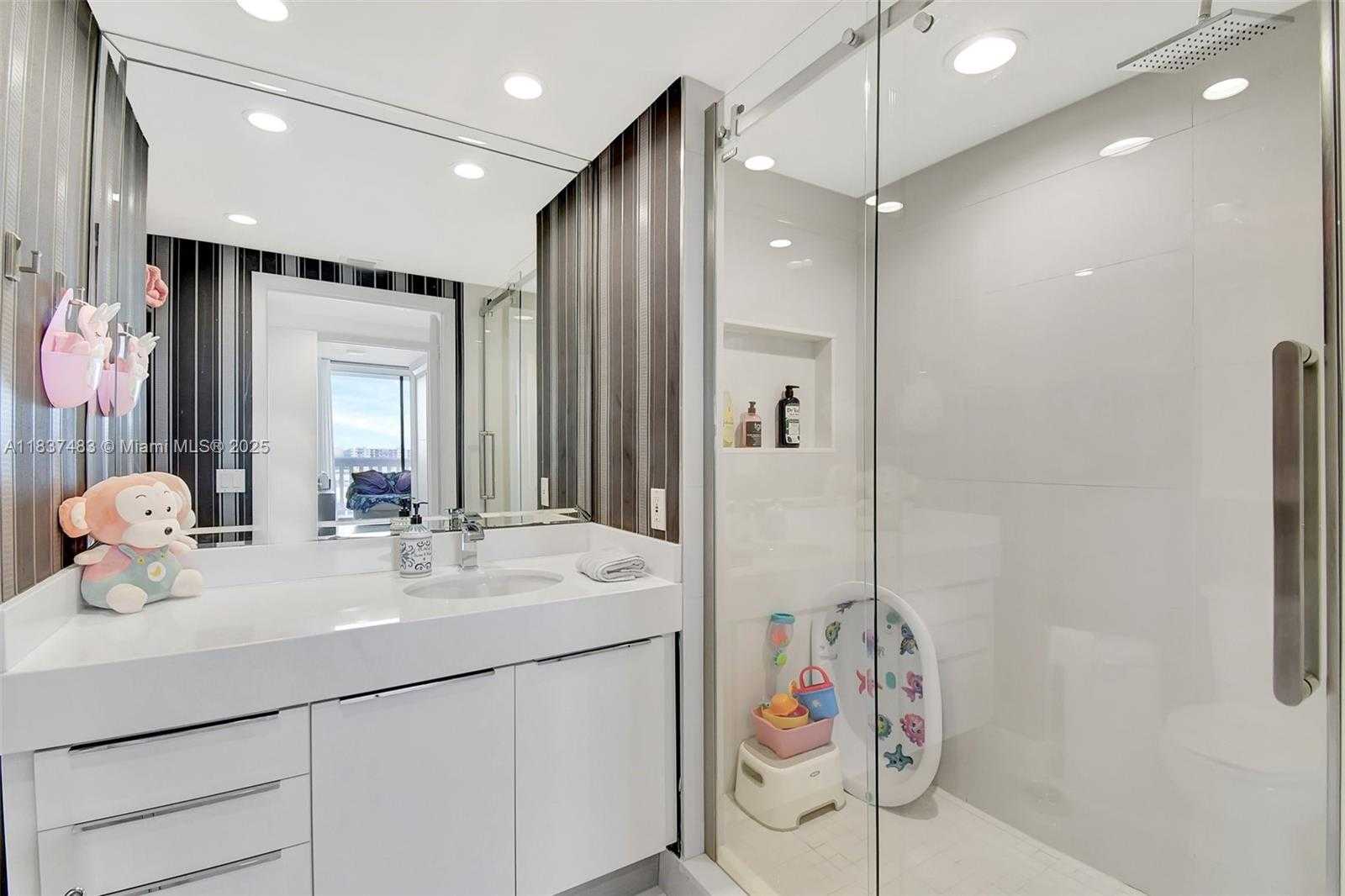 Small Image of 2000 ISLAND BLVD #808, Aventura Number 20