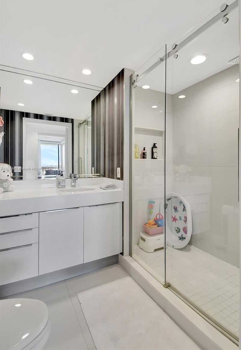 Small Image of 2000 ISLAND BLVD #808, Aventura Number 21