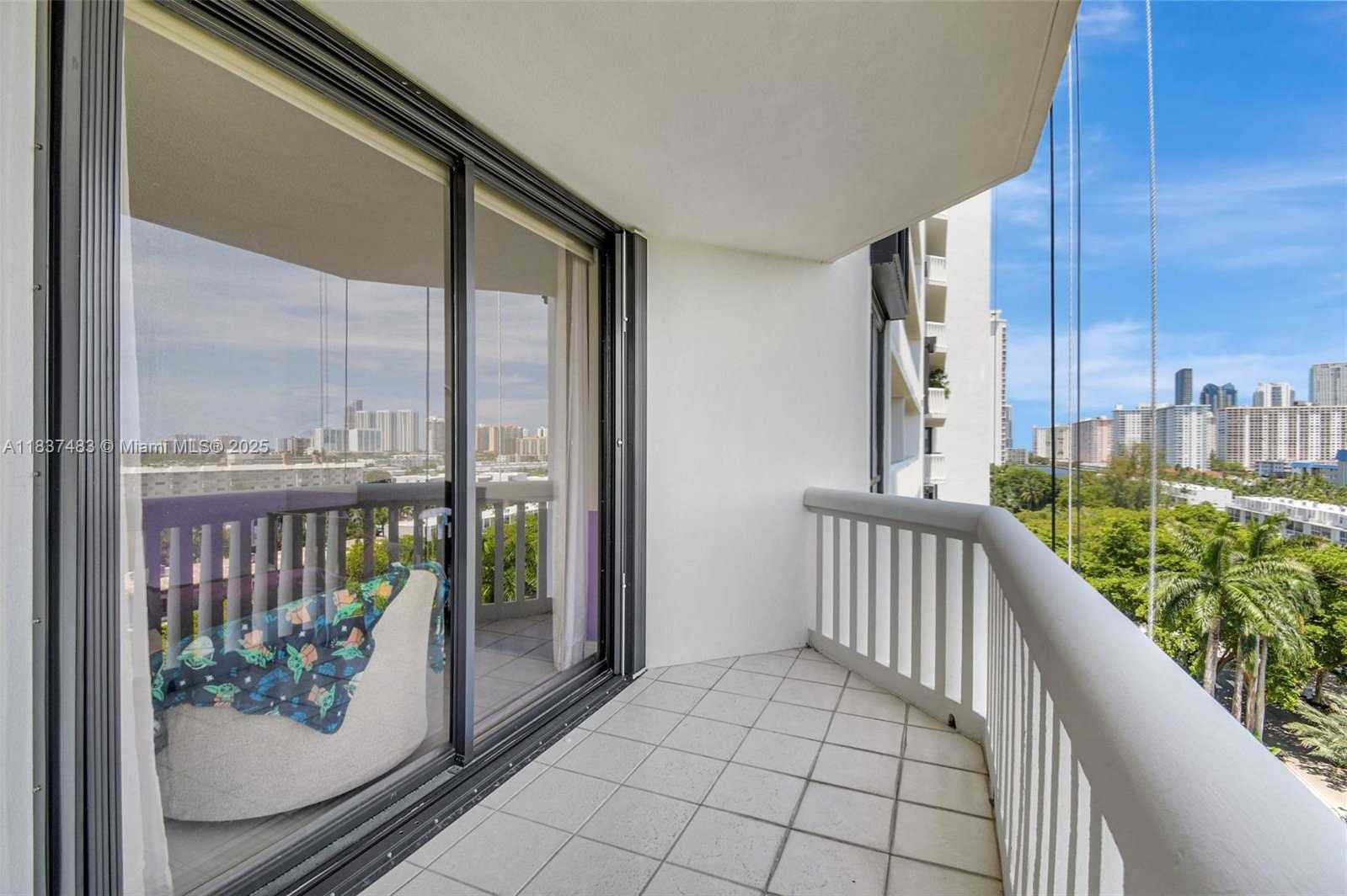 Small Image of 2000 ISLAND BLVD #808, Aventura Number 22