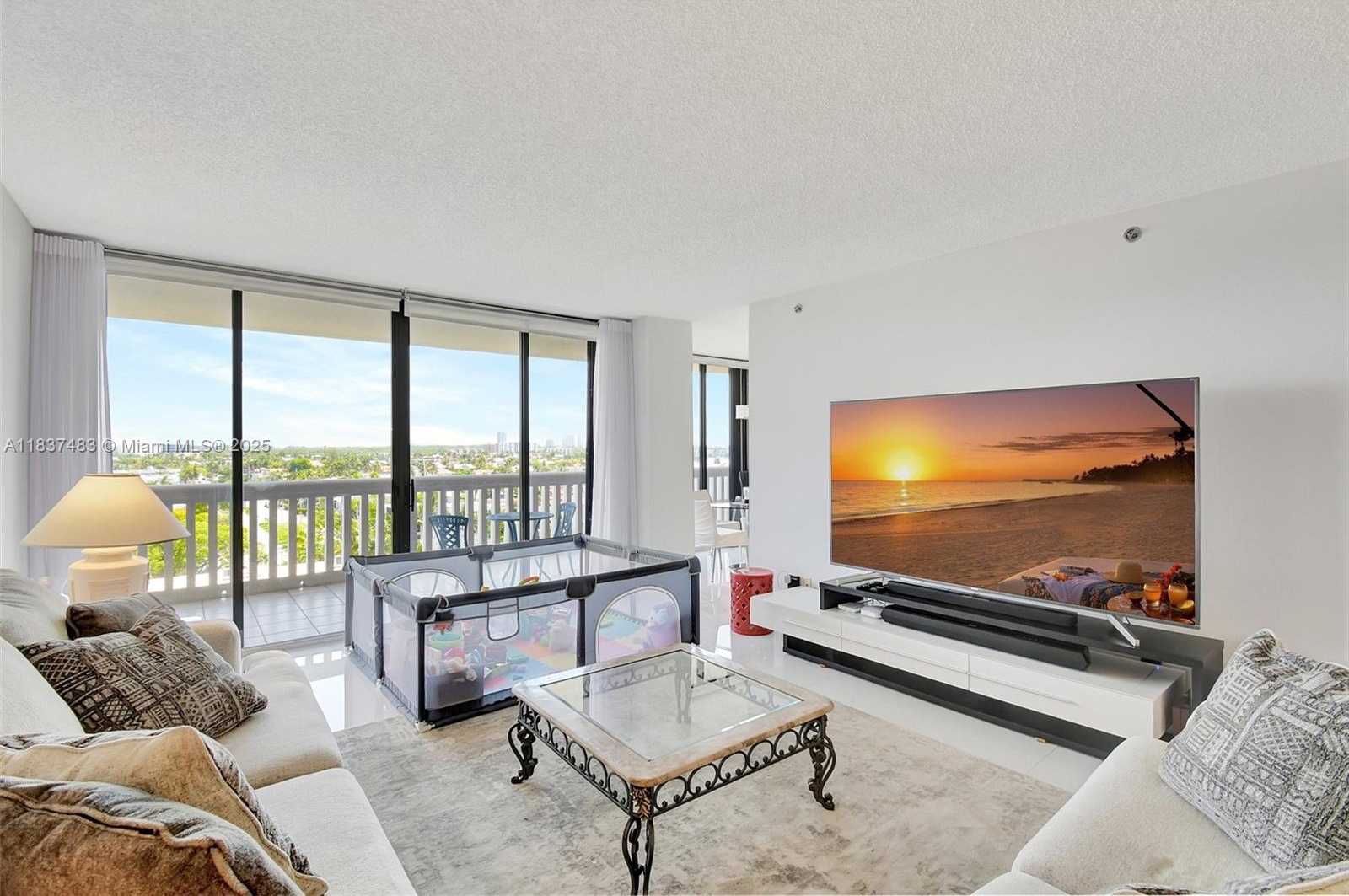 Small Image of 2000 ISLAND BLVD #808, Aventura Number 3