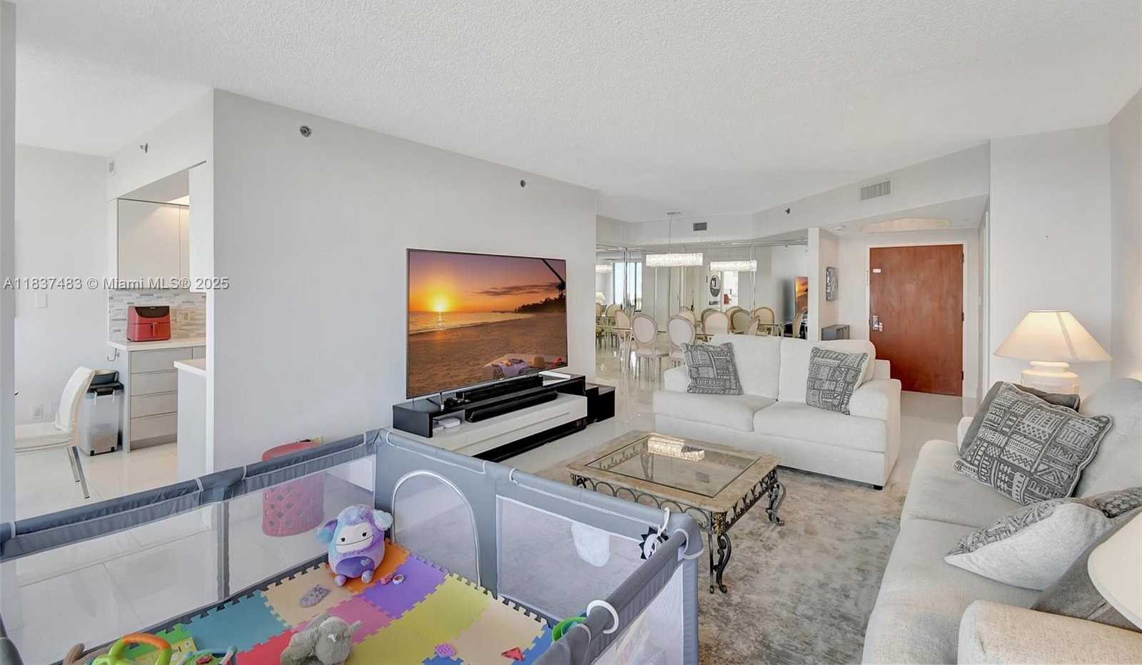 Small Image of 2000 ISLAND BLVD #808, Aventura Number 4