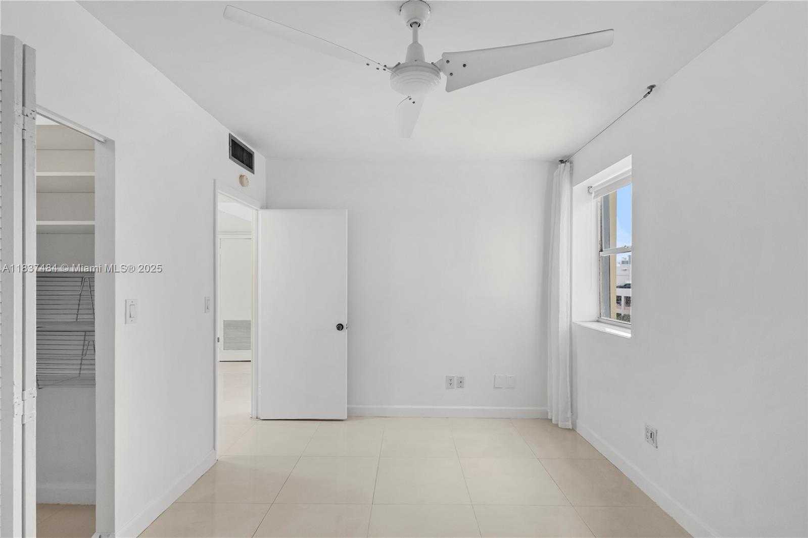 Small Image of 1390 OCEAN DR #504, Miami Beach Number 16