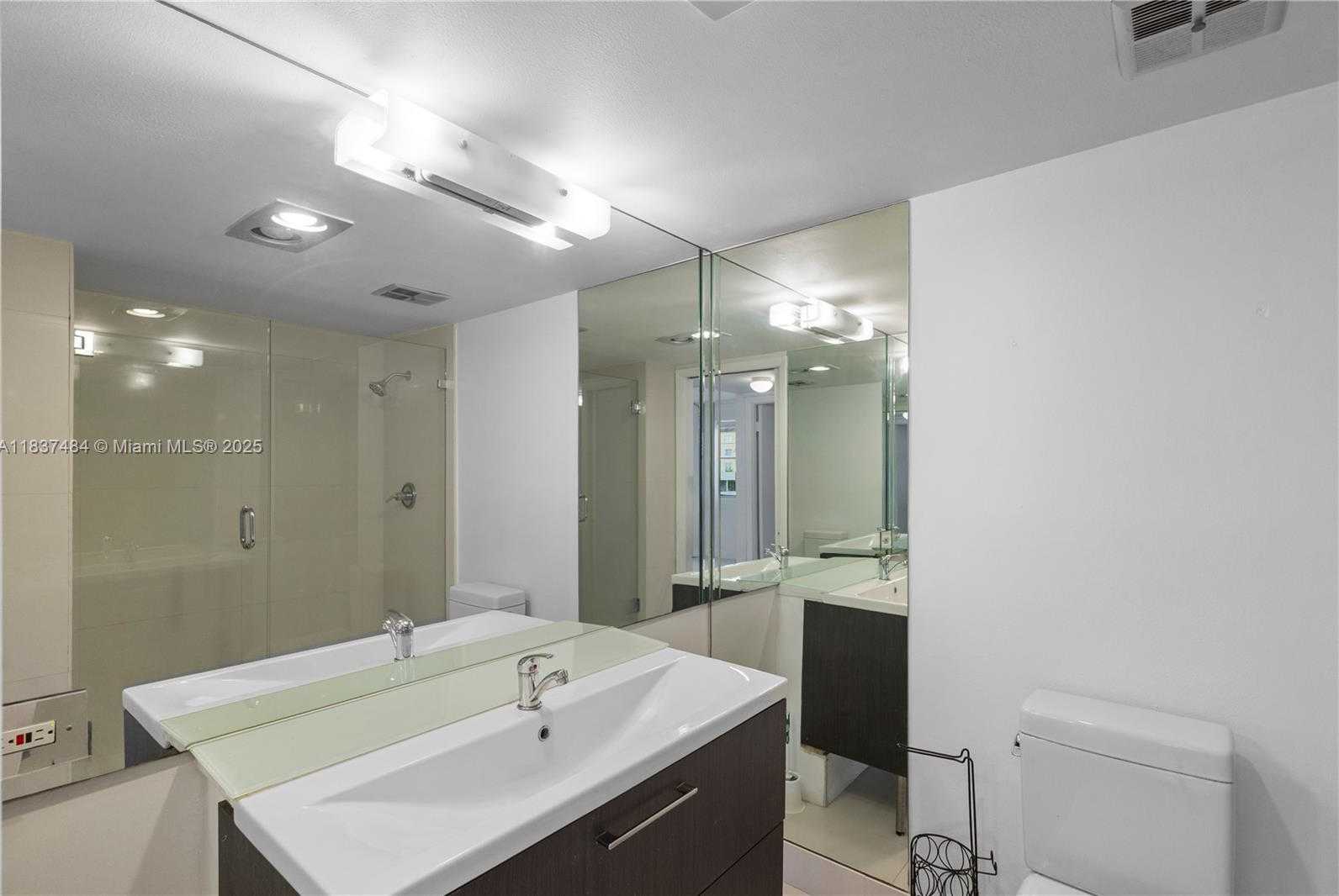 Small Image of 1390 OCEAN DR #504, Miami Beach Number 17