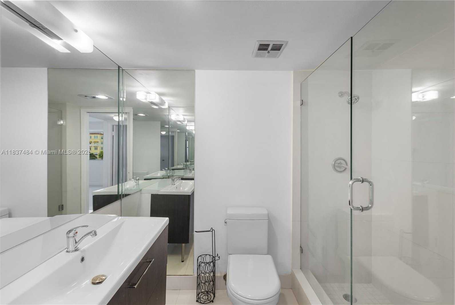 Small Image of 1390 OCEAN DR #504, Miami Beach Number 18