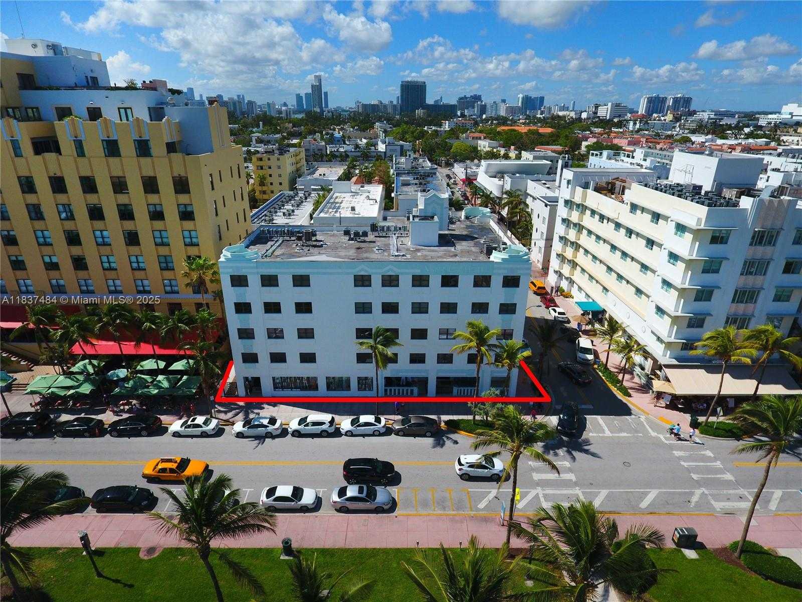 Small Image of 1390 OCEAN DR #504, Miami Beach Number 2