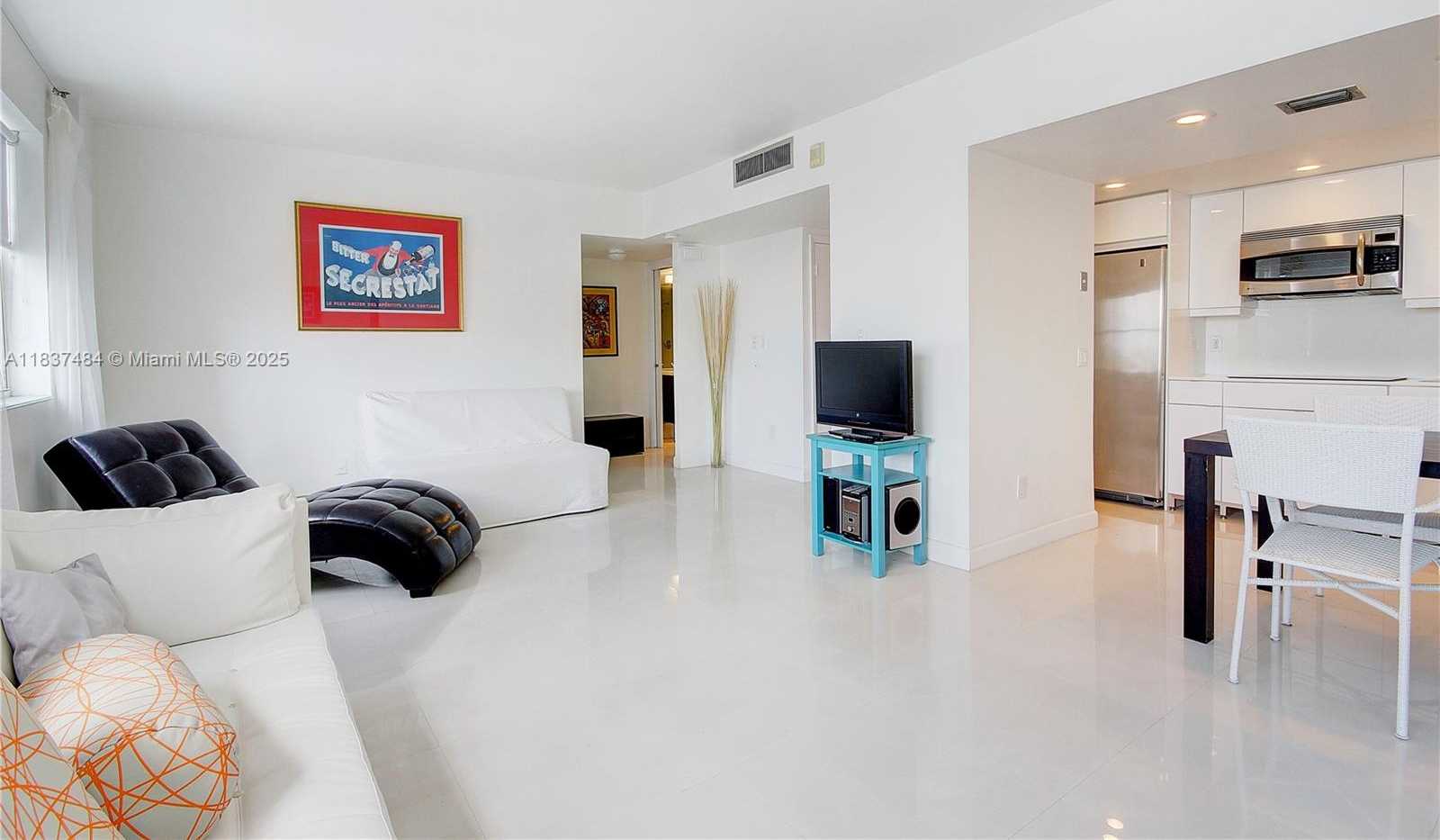 Small Image of 1390 OCEAN DR #504, Miami Beach Number 3