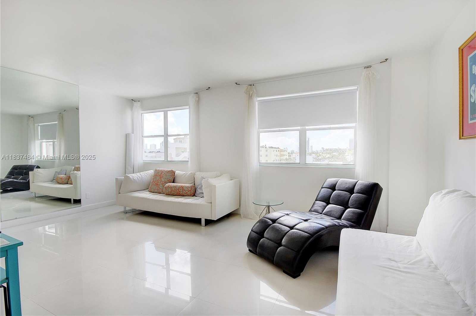 Small Image of 1390 OCEAN DR #504, Miami Beach Number 4