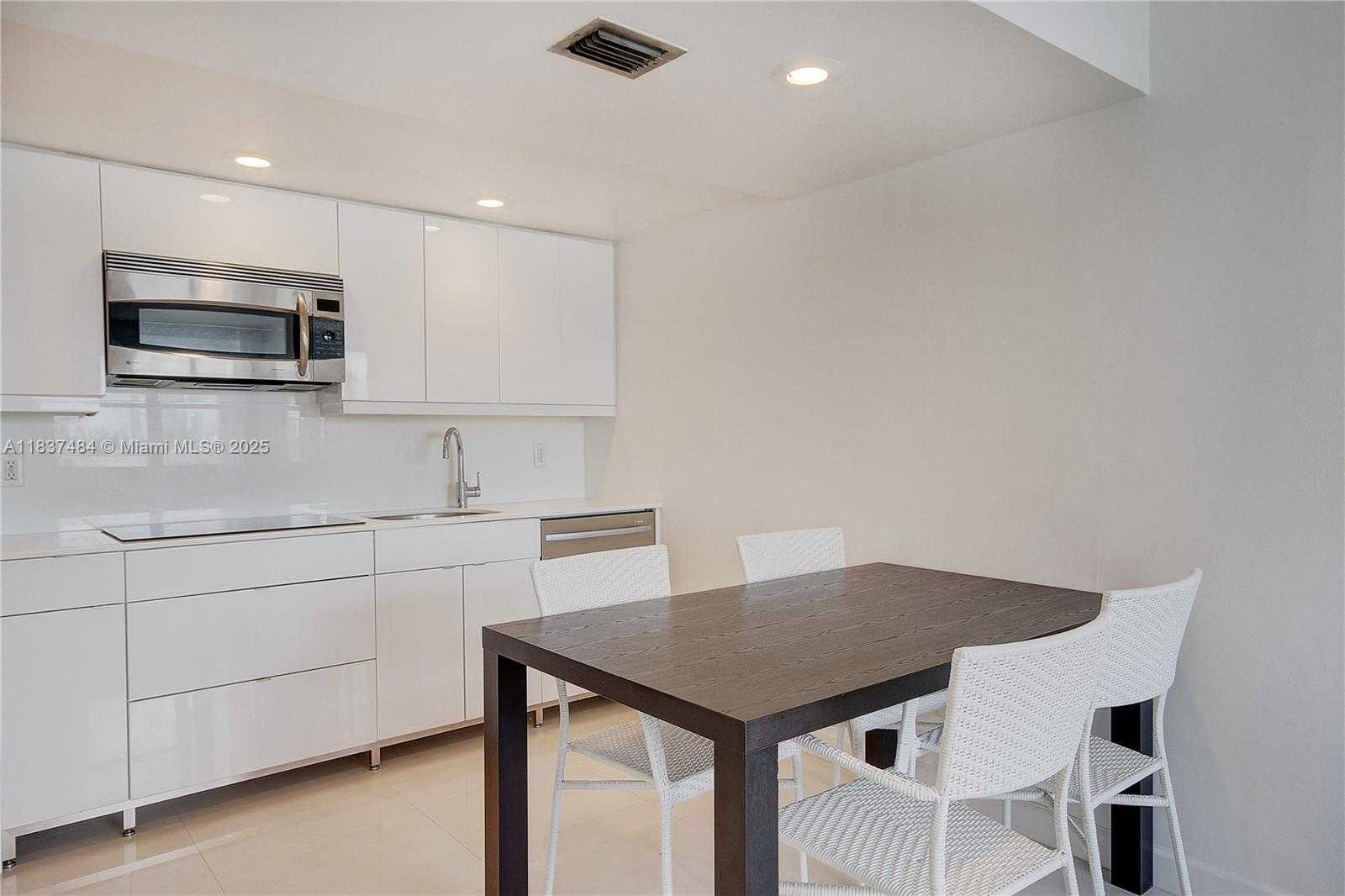 Small Image of 1390 OCEAN DR #504, Miami Beach Number 5