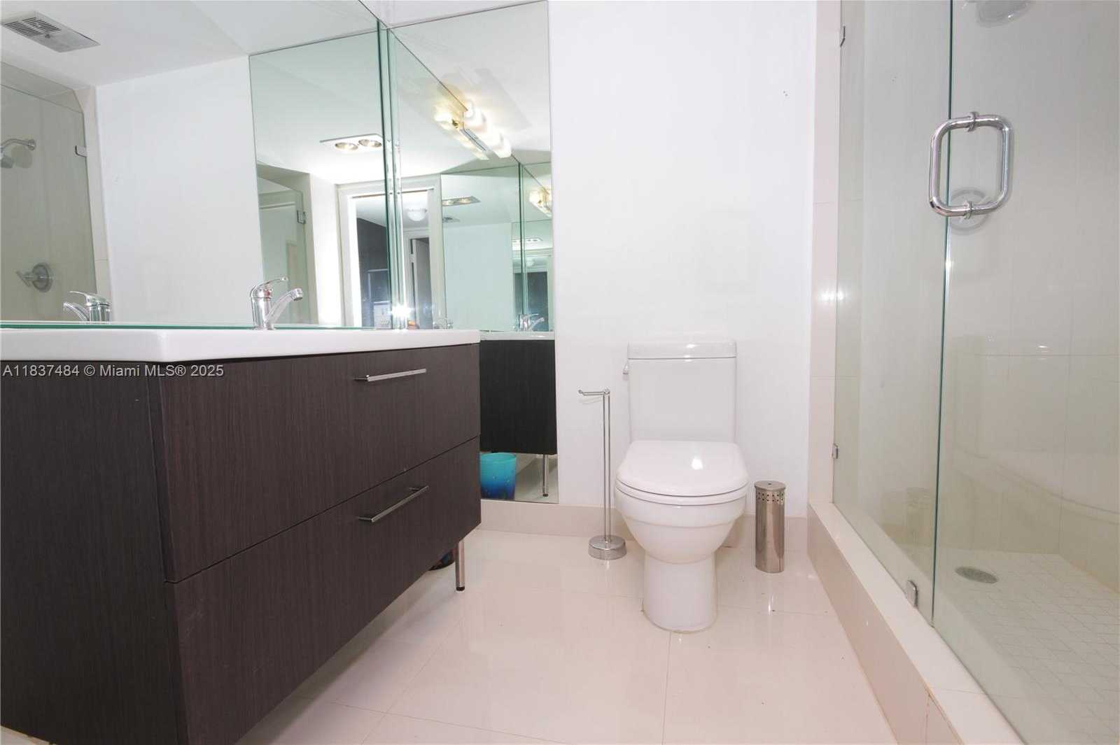 Small Image of 1390 OCEAN DR #504, Miami Beach Number 9