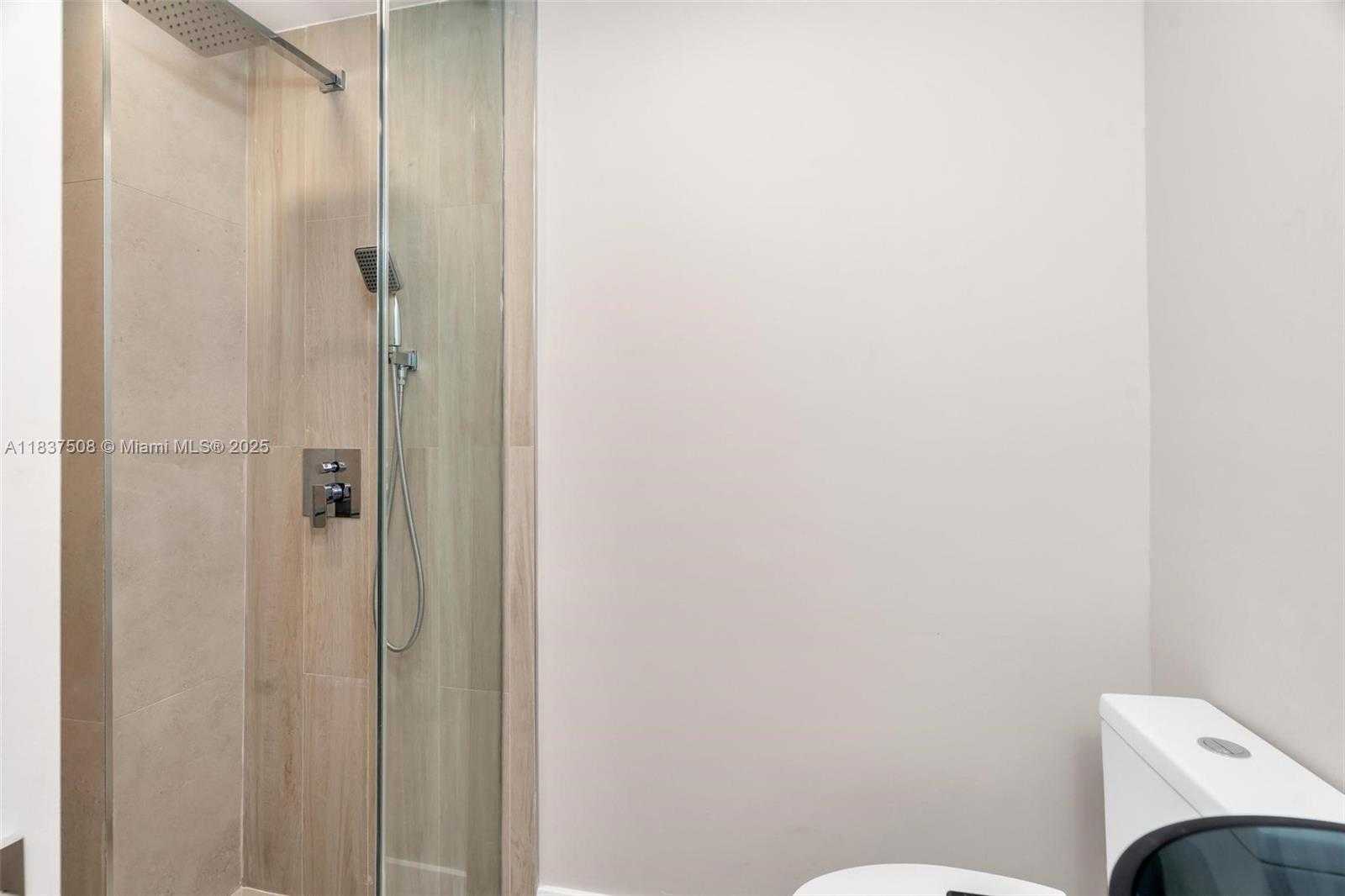 Small Image of 5255 COLLINS AVE #9B, Miami Beach Number 13