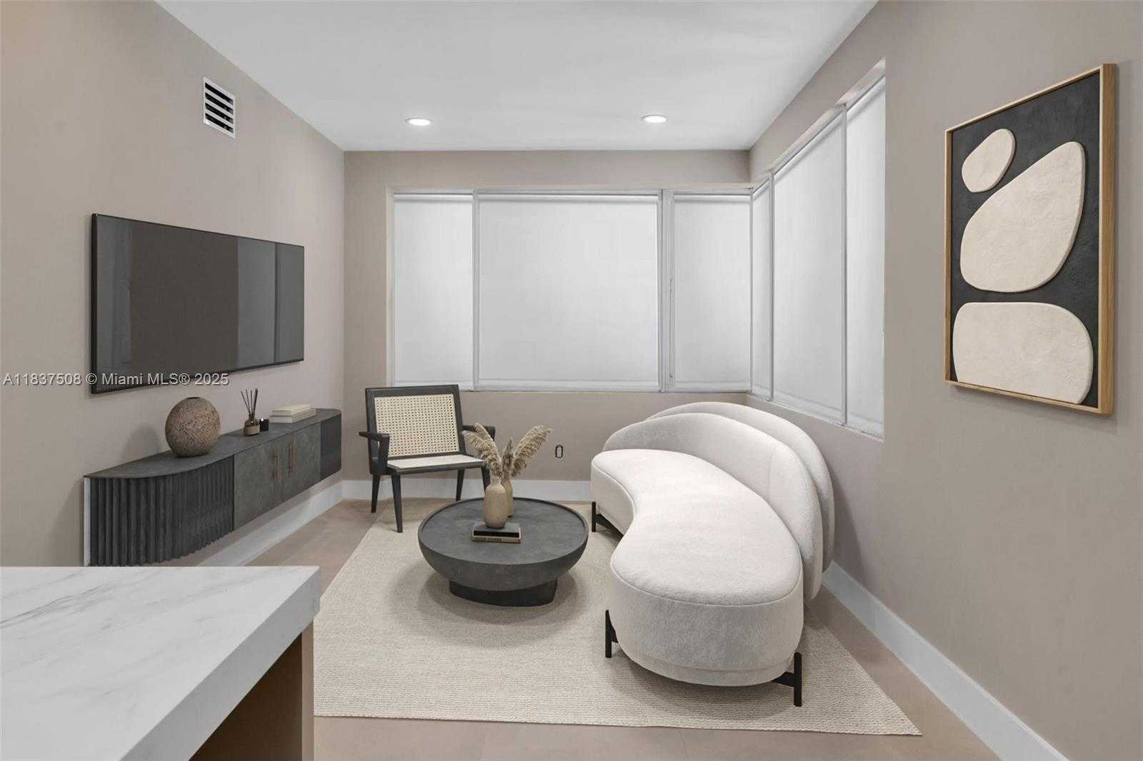 Small Image of 5255 COLLINS AVE #9B, Miami Beach Number 3
