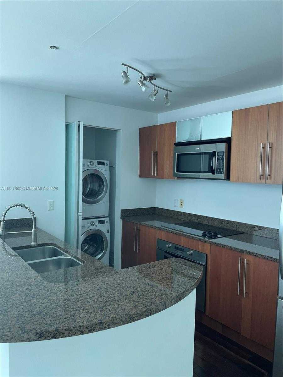 Small Image of 300 SOUTH BISCAYNE BLVD #T-1802, Miami Number 5