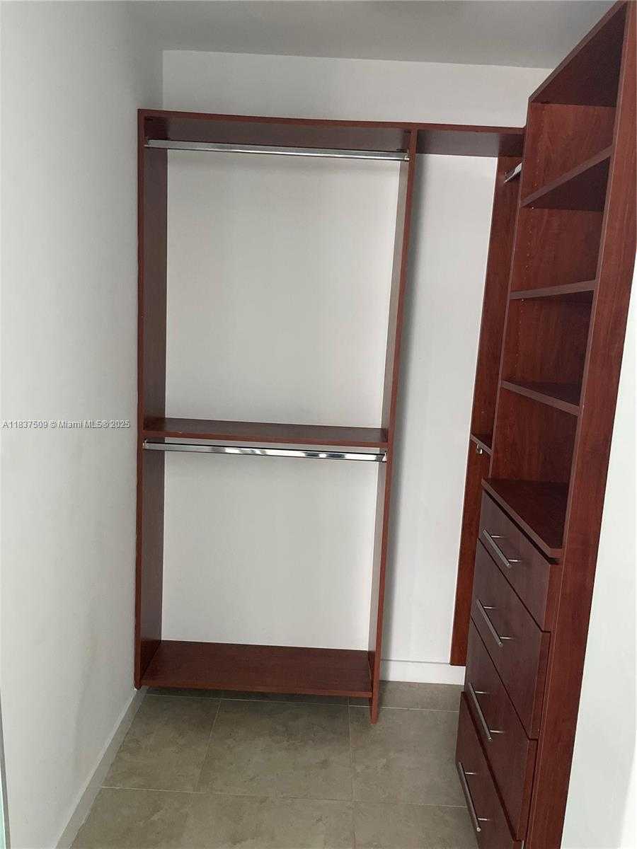 Small Image of 300 SOUTH BISCAYNE BLVD #T-1802, Miami Number 9